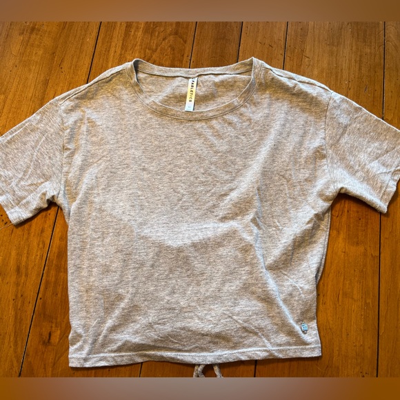Fabletics Gray Crop Top with Tie in the Back - Extra Small - GUC - Picture 4 of 6